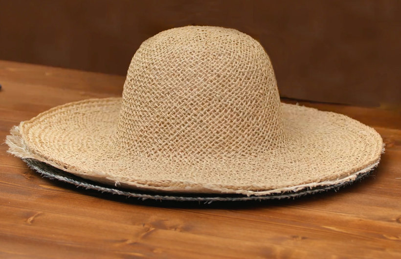 Sumérgete en los Años 20 con el Sombrero Cloche de Paja de Trigo Natural